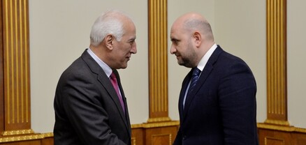 Ադեկվատության արդյունքում մեր մոտ և՛ տնտեսական աճ կա, և՛ ցնցումներ չկան․ Վահագն Խաչատուրյանն ընդունել է ԿԲ նախագահ Մարտին Գալստյանին