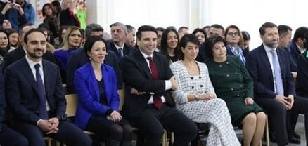 Ալեն Սիմոնյանը հերոս Գևորգ Արշակյանի անվան դպրոցում մասնակցել է բարեգործական միջոցառման