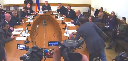 Դուք Լաչինի միջանցքի համար անհանգստացեք, կատակ չանե՛ք էդ թեմայով. Գեղամ Մանուկյանը լքեց դահլիճը