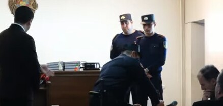 Ուզում էի՝ փշալարերի վրայից սաղավարտը վերցնել, ոստիկանը փորձեց հարվածել ձեռքիս․ Ալեն Սիմոնյան