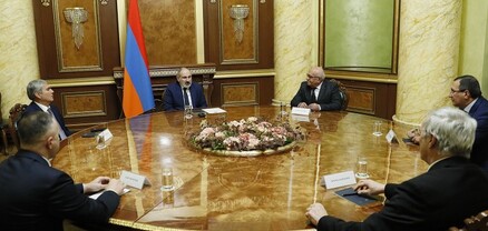 Փաշինյանը հանդիպել է արտախորհրդարանական քաղաքական ուժերի ղեկավարներին