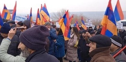 ԱԺԲ-ն ակցիա է անցկացրել ռուսական 102-րդ ռազմաբազայի մոտ