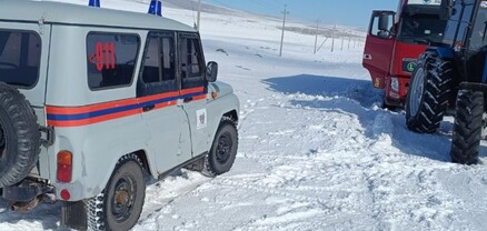 Լոռու մարզ տանող ավտոճանապարհին բեռնատարներն արգելափակվել են ձյան մեջ, օգնության են հասել փրկարարները