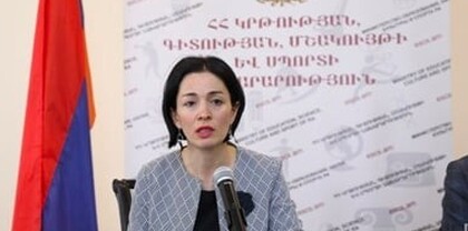 Ժաննա Անդրեասյանը հանդիպել է նոր դասագրքերի ստեղծմամբ հետաքրքրված մասնագետների հետ