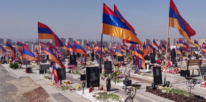 «Եռաբլուրում» արդեն տեղադրված շիրմաքարերի համար փոխհատուցում կտրվի. զոհված զինծառայողների ծնողների խնդրանքը հարգվել է