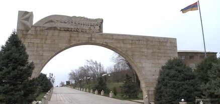Զորամասերի և ռազմաուսումնական հաստատությունների սպաները Բանակի օրվան ընդառաջ այցելել են «Եռաբլուր» պանթեոն