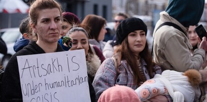 Արցախի մայրերը ակցիա են իրականացրել Կարմիր խաչի միջազգային կոմիտեի Արցախի գրասենյակի դիմաց