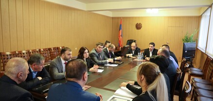 Առողջապահության նախարարը Արարատի մարզում աշխատանքային խորհրդակցություն է ունեցել
