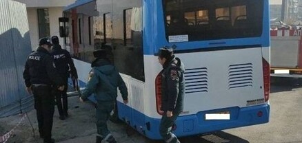 Փրկարարները  ավտոբուսի տակից դուրս են բերել վարորդ դի