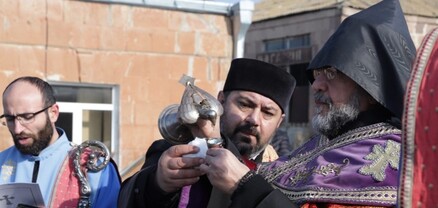 Թուրքիայի հետ սահմանամերձ Հայկաձոր բնակավայրի չեզոք գոտում գտնվող Կարմիր վանքում կատարվել է նոր խաչի օծման արարողություն
