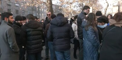 44-օրյա պատերազմում զոհվածների հարազատների ակցիան Քննչական կոմիտեի դիմաց. ՈւՂԻՂ