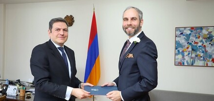 ԱԳ փոխնախարարը Չեխիայի դեսպանի հետ հանդիպմանը շեշտել է, որ Արցախը կանգնած է հումանիտար ճգնաժամի սպառնալիքի առջև