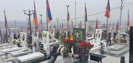 Եռաբլուրում խունկ է բուրում․ այսօր Հայոց բանակի կազմավորման 31-րդ տարեդարձն է