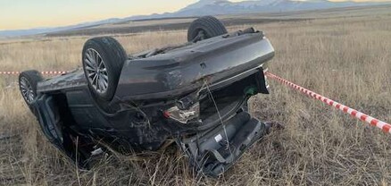«BMW»-ն  դուրս է եկել ճանապարհի երթևեկելի հատվածից և գլխիվայր շրջված հայտնվել հանդամասում. ԱԻՆ