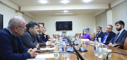 Էկոնոմիկայի նախարարը հանդիպել է թռչնամիս արտադրող ընկերությունների ներկայացուցիչների հետ