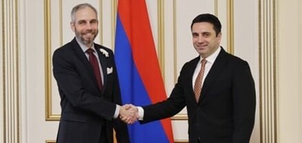Ջանքեր չեմ խնայի մեր ժողովուրդներին միմյանց մշակույթին հաղորդակից դարձնելու համար. Չեխիայի նոր դեսպանը՝ Ալեն Սիմոնյանին