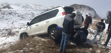 Փրկարարները ճանապարհի երթևեկելի հատված են դուրս բերել ձորը կախված ավտոմեքենան