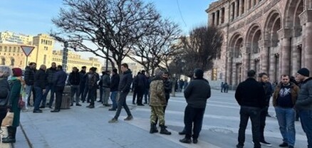 Հրդեհից զոհված զինծառայողների ծնողներից մի քանիսին Կառավարությունից ընդունել են