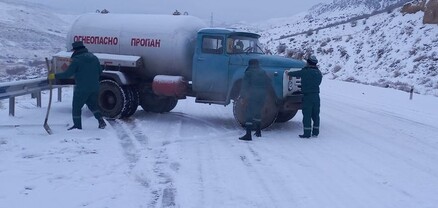 Փրկարարներն արգեկափակումից դուրս են բերել բեռնատարները