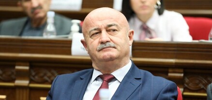 Ես էլ էմոցիայի ազդեցությամբ գուցե թույլ տամ մի երկու ավելորդ բառ, բայց, իհարկե, ես դա դատապարտում եմ․ Աղազարյան
