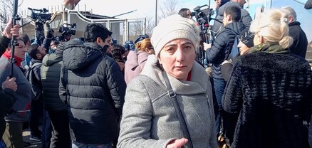 Ծեր, որդեկորույս մորը անկողնուց հանել ու գետնին են գցել կարմիր ու սև բերետավորները․ թեժ իրավիճակ Պռոշյանում