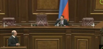 Փոխնախարարը չի կարողանում բացատրել իր զեկուցած նախագիծն ինչի մասին է․ անգամ ՔՊ-ականները չեն հասկանում՝ որն է բռնի ուժով կոչ անելը