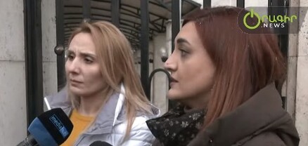 Պարտավոր ենք որպես կին, որպես հայ կանգնել կանանց կողքին․ ակցիայի մասնակիցները ԵՄ դեսպանին նամակ ու թևնոց փոխանցեցին