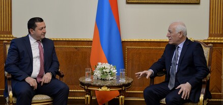 Տխուր դաշնակահարն ու մեներգիչը․ ինչպես արագ վարկաբեկել ՀՀ նախագահի և ԵՊՀ ռեկտորի պաշտոնները
