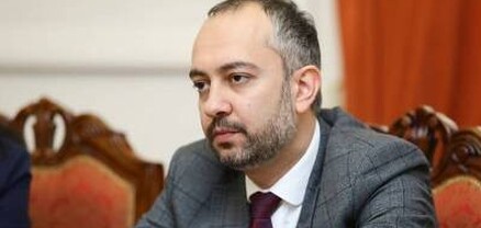 Ալեն Սիմոնյանը ստորագրել է Էդուարդ Աղաջանյանի լիազորությունները դադարած համարելու մասին արձանագրությունը