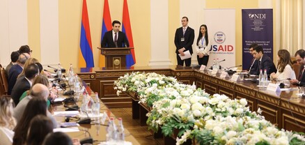 Ազգային ժողովրդավարական ինստիտուտի խորհրդարանական պրակտիկայի եւ ֆելլոուշիփի ծրագրի շրջանավարտներին հանձնվել են վկայականներ