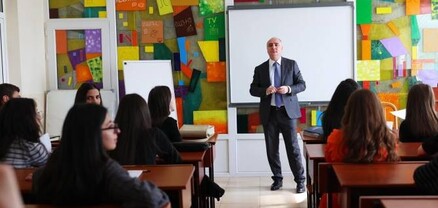 ՀՀ հակակոռուպցիոն կոմիտեի նախագահ Խաչատրյանը հանդիպել է ԵՊՀ ժուռնալիստիկայի ֆակուլտետի ուսանողների հետ