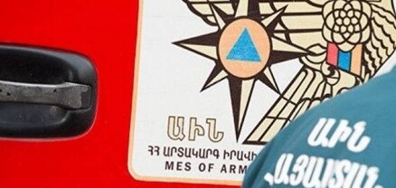 Փրկարարները Իշխանասար գյուղի մոտ ձորը կախված և ԻԻՀ քաղաքացու վարած բեռնատարը դուրս են բերել ճանապարհի երթևեկելի հատված