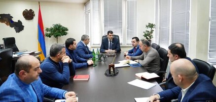 Հեռանում են նաեւ յուրայինները. Հրապարակ