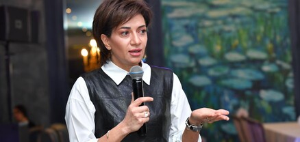 Անդաստիարակ SMM-շիկը, որ առաջին տիկին է աշխատում