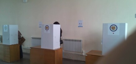 ՔՊ-ական պատգամավոր Կարեն Համբարձումյանը ժամերով կանգնել է 34/06 ընտրատեղամասի մոտ. ահազանգ ՔՈ կուսակցությունից