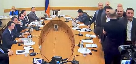 «Քեզ հանգիստ պահի, այ տղա», «Լրի՞վ ես ցնդել». թեժ վեճ՝ ԱԺ-ում