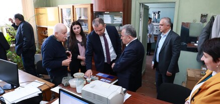 Էկոնոմիկայի նախարարը շրջայց է կատարել Մ.Գ. Մանվելյանի անվան ընդհանուր և անօրգանական քիմիայի ինստիտուտում