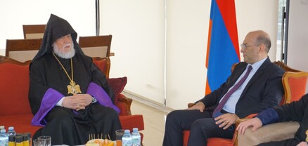 Արամ Ա-ն և Հունաստանում ՀՀ դեսպանը քննարկել են Սփյուռքին առնչվող հարցեր