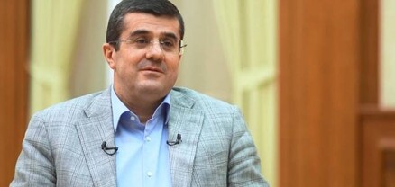 Արայիկ Հարությունյանը վերադարձել է Մոսկվայից. մերձավորներին ասել է՝ երկու ճանապարհ կա․ Հրապարակ