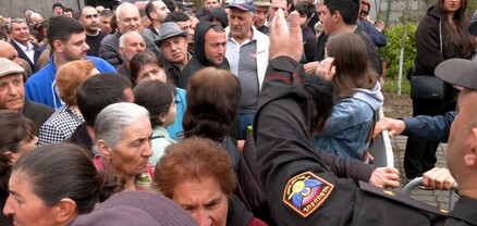 Սորտավորել են մեզ, սևերի ու սպիտակների են բաժանել․ առավոտյան հուշահամալիրը փակ էր