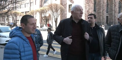 Ֆիրդուսի բնակիչների բողոքի ակցիան կառավարության շենքի դիմաց. ՈւՂԻՂ