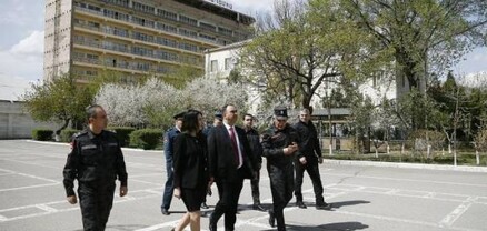 ՆԳ նախարարը հետևել է պարեկային ծառայության դիմորդների հարցազրույցների ընթացքին