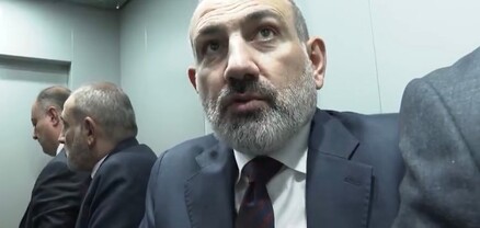 Փաշինյանը Մեծամորում բարձրահարկ շենքում վերելակ փորձարկեց