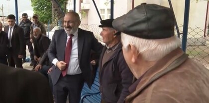 Լավ, ջահել տղա ես, տելեվիզորով մեծ ես երևում․ քաղաքացին՝ Փաշինյանին