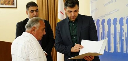 «Հաղթանակ» թաղամասի բնակիչներին հողի սեփականության ակտի հիմքով քաղաքապետի որոշումներ են տրամադրվել