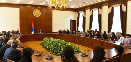 Արայիկ Հարությունյանը հանդիպել է 44-օրյա պատերազմում զոհված զինծառայողների մի խումբ հարազատների հետ