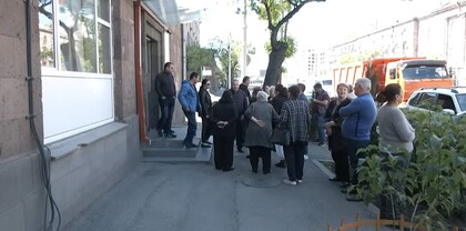 Ֆիրդուսիի բնակիչների բողոքի ակցիան` Կադաստրի կոմիտեի դիմաց. ՈւՂԻՂ