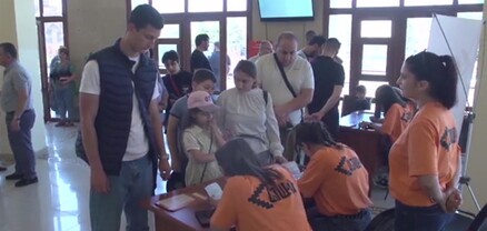 «Հայաքվեն»` Գյումրիում. միջանցքում հերթ է
