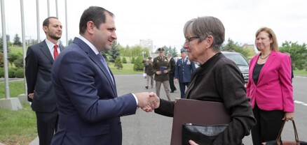 Սուրեն Պապիկյանն ընդունել է Կանզասի նահանգապետին և ազգային գվարդիայի հրամանատարին