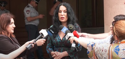 Ջինը շշից դուրս է եկել, Նիկո՛լ, կա՛նգ առ․ Նաիրա Զոհրաբյան